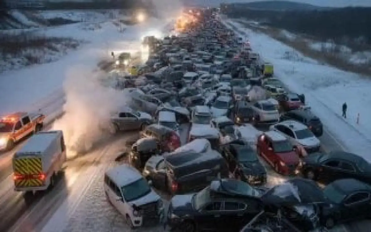 "أكبر" تصادم ثلجي في أميركا