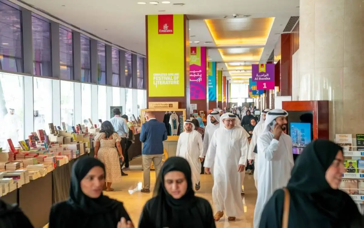 دبي تجمع 200 روائي في أدب العواطف والجريمة