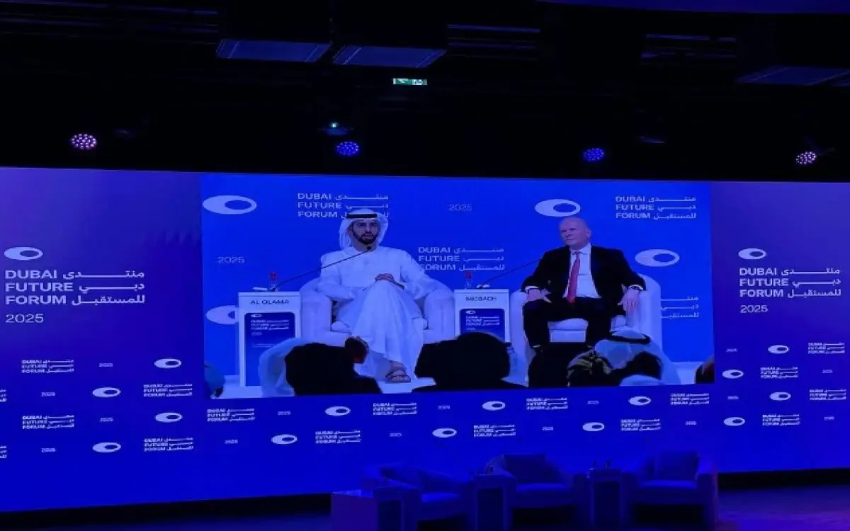 روبوت في دبي يشتري تذكرتين لفيلم رعب