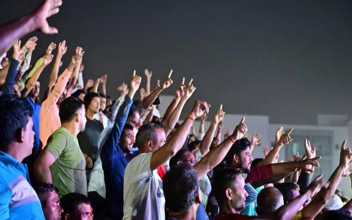 قلب الإمارات ينبض بسعادة ربع مليون عامل