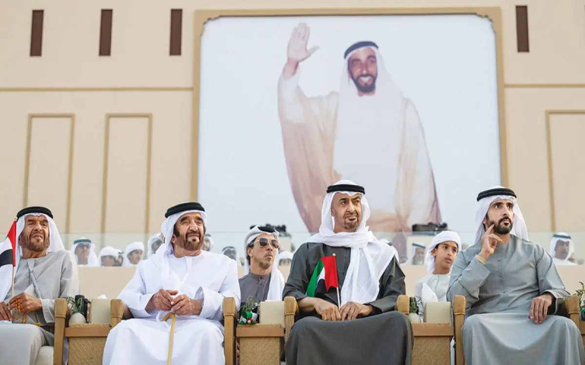 محمد بن زايد يشهد "مسيرة الاتحاد" لأبناء القبائل: اعتزاز بالانتماء