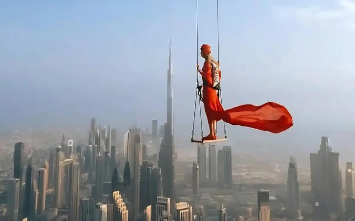 أول أرجوحة معلقة فوق دبي!