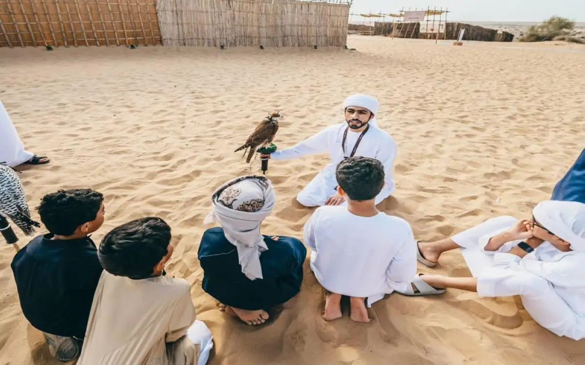 عائلات الإمارات تعيش تراث الأجداد فوق رمال غمران