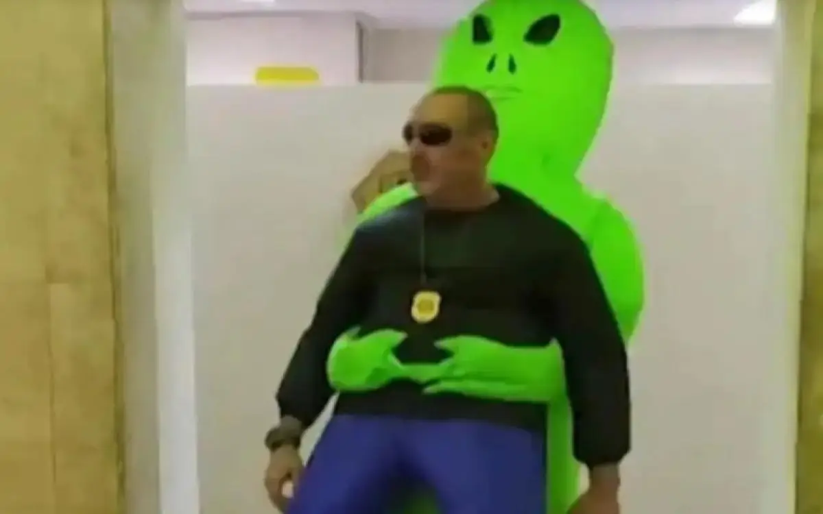 "كائنات فضائية" تعتقل مجرمين في البرازيل