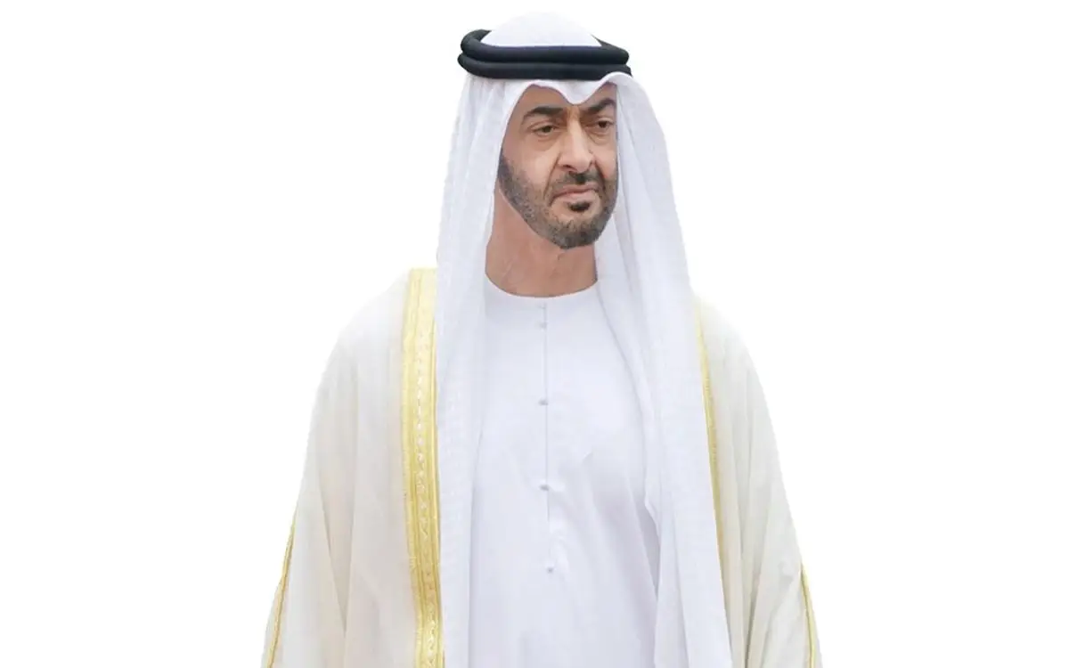 محمد بن زايد يعايد سكان الإمارات برسالة على جوالاتهم